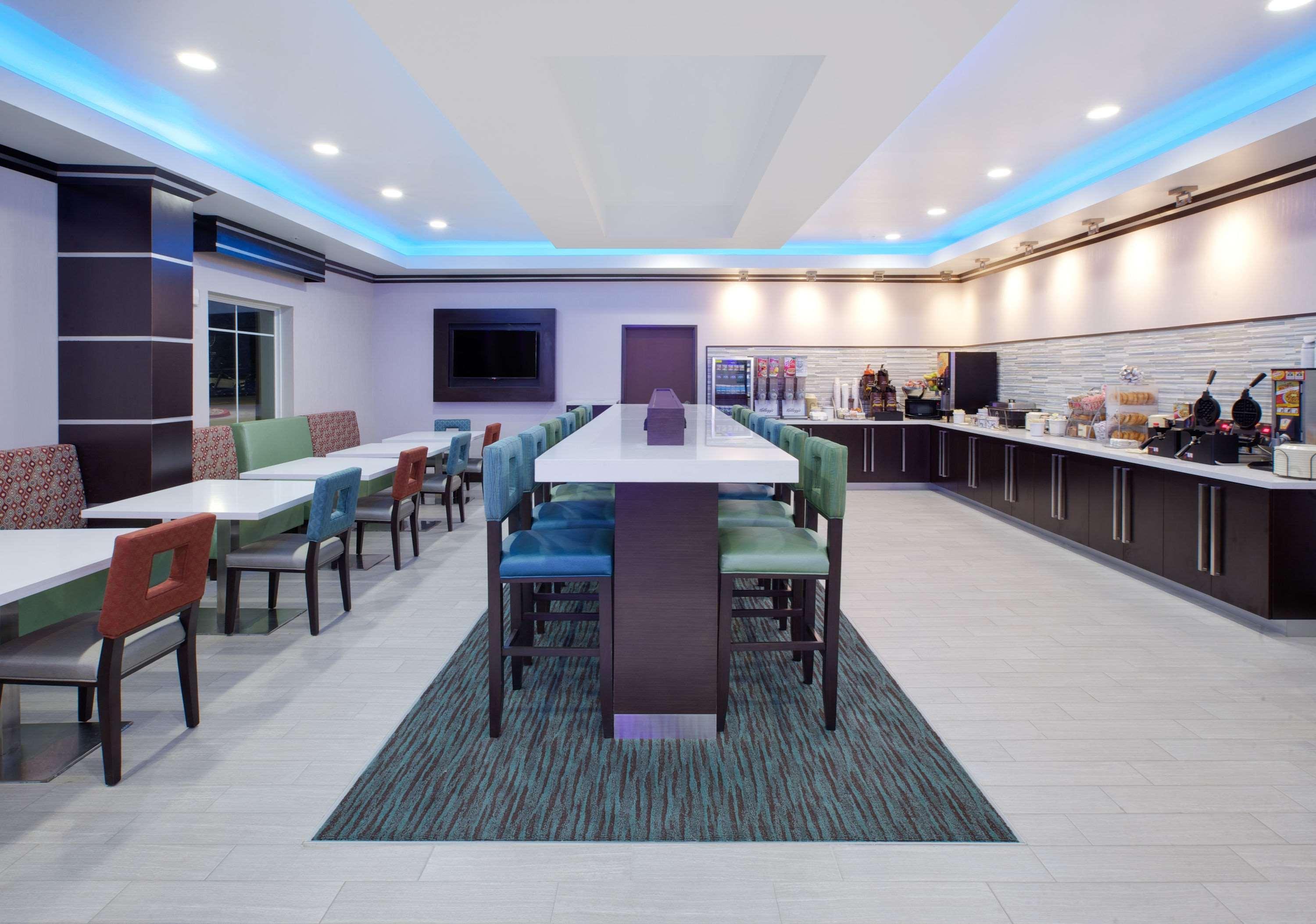 Spark By Hilton Midland South Bagian luar foto