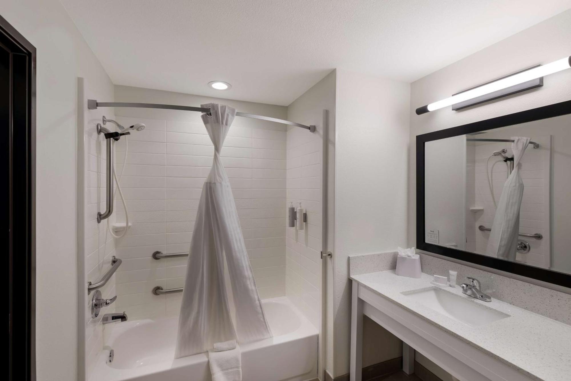 Spark By Hilton Midland South Bagian luar foto