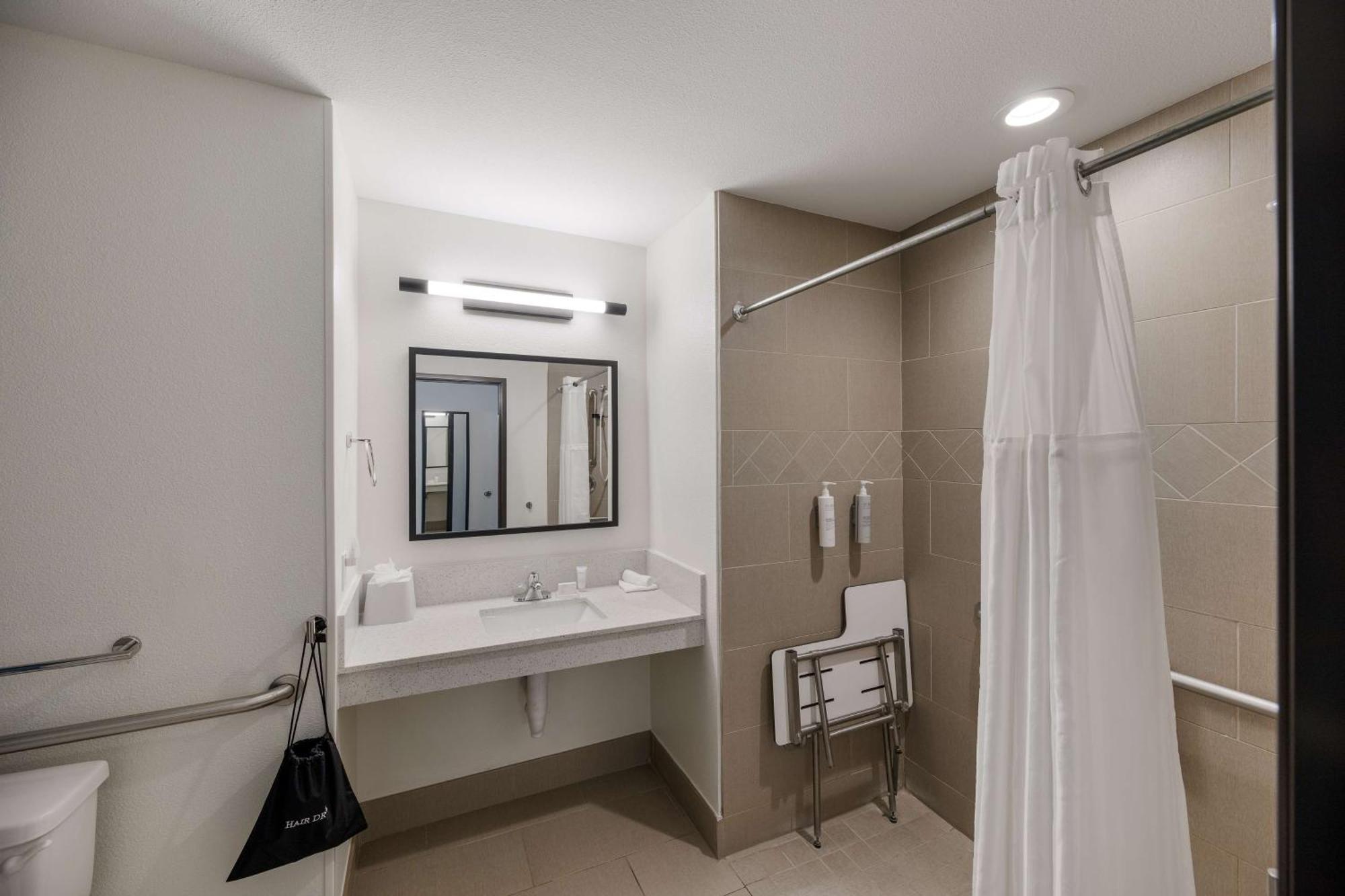 Spark By Hilton Midland South Bagian luar foto