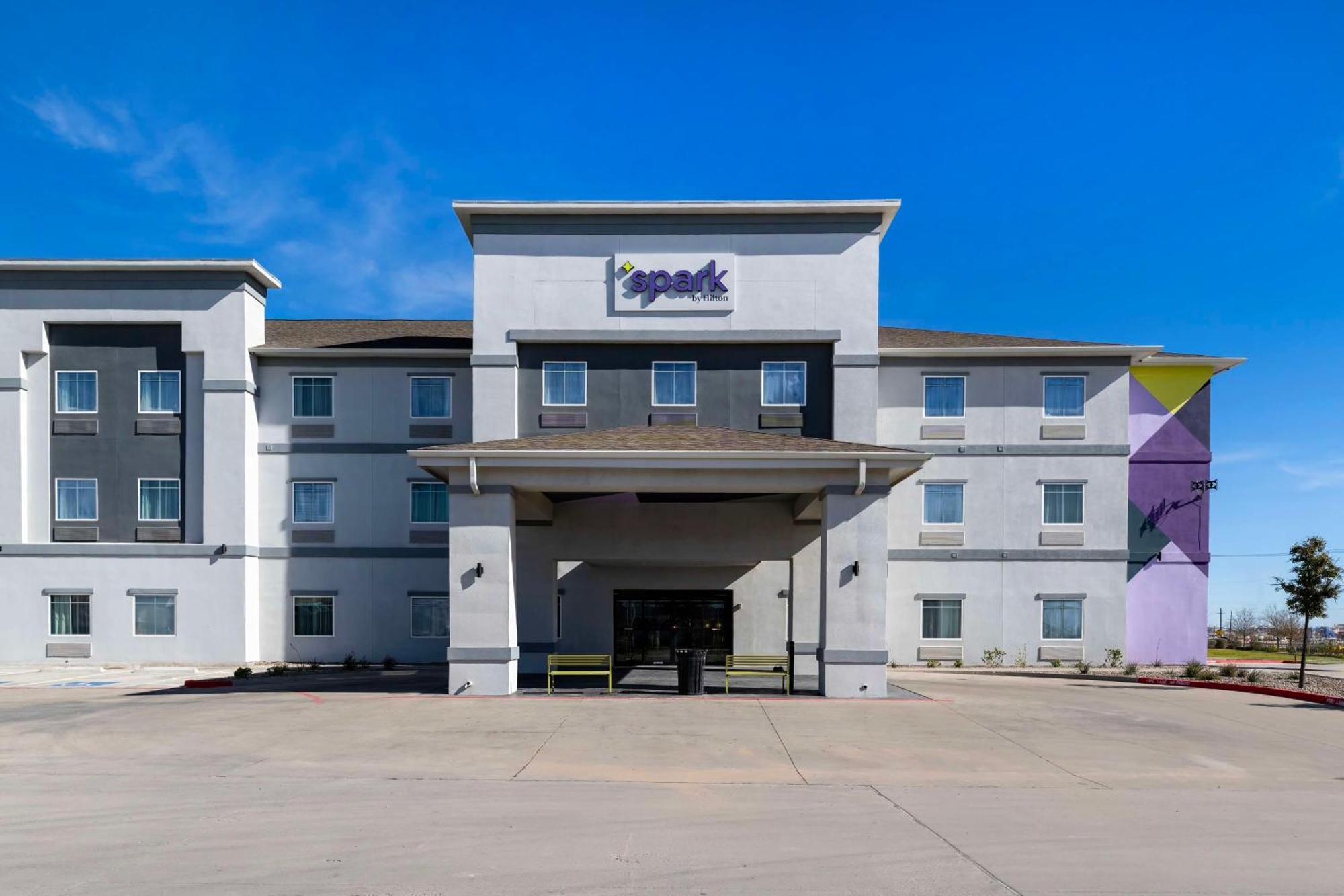 Spark By Hilton Midland South Bagian luar foto